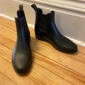 Black rubber booties (women’s)
